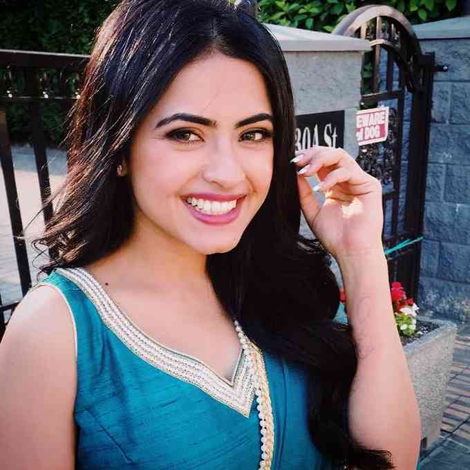Simi Chahal Images