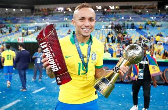Everton Sousa Soares net worth