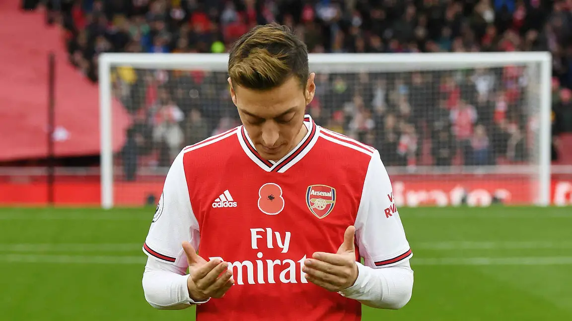 Mesut Ozil Praying after scoring goal