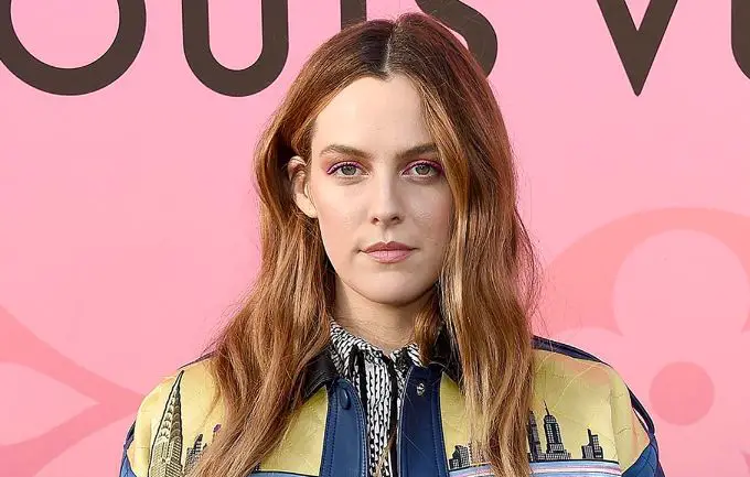 Riley Keough weight